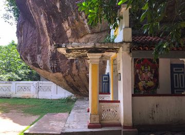 sri-lanka/gampaha-district/attraction/pilikuttuwa-raja-maha-viharaya-yakkala