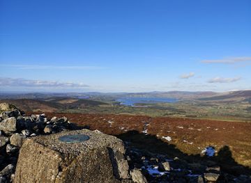 ireland/glendalough/attraction/church-mountain-passage-tomb-and-church