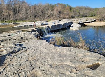 texas/mckinney-falls-state-park/attraction/smith-rock-shelter