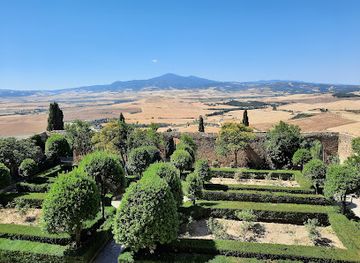italy/val-di-chiana/attraction/palazzo-piccolomini-pienza