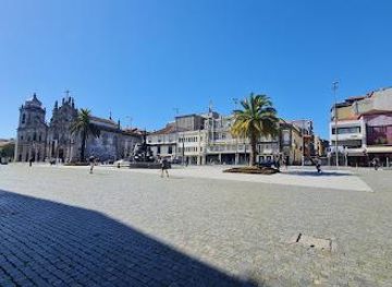 portugal/minho/attraction/praca-de-gomes-teixeira