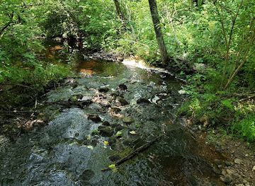 rhode-island/trustom-pond-national-wildlife-refuge/attraction/south-kingstown-land-trust-yawgoo-pond-area