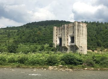 ukraine/trostyan/attraction/zakynuta-nedobudovana-damba