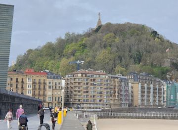 spain/san-sebastian/attraction/zurriolako-itsas-pasealekua