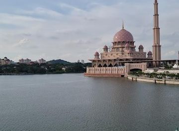 malaysia/kuala-lumpur/attraction/cruise-tasik-putrajaya
