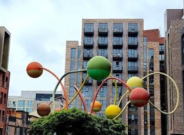united-kingdom/liverpool/landmark/wolstenholme-square