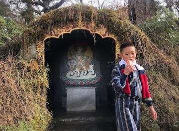 bhutan/eastern-bhutan/attraction/meditation-caves-park