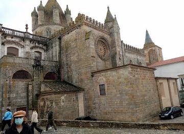 portugal/evora/attraction/monument-to-the-dead-of-the-great-war
