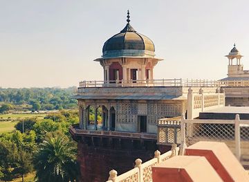 india/agra/sadar-bazaar/attraction/shahi-burj