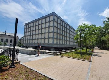 connecticut/new-haven-harbor/attraction/beinecke-rare-book-and-manuscript-library