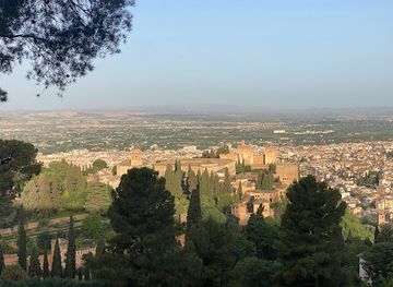 spain/granada/realejo-san-matias/attraction/dehesa-del-generalife