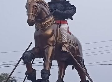 india/telangana/attraction/sardar-sarvai-papanna-goud-statue