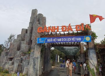 vietnam/central-highlands/attraction/hai-dang-ganh-den