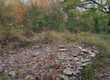 france/poitou-charentes/attraction/tumuli-de-champ-chalons