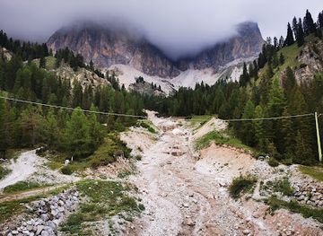 italy/cortina-d-ampezzo/attraction/ponte-con-panorama-sulla-strada-delle-dolomiti