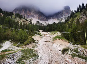 Ponte con Panorama sulla strada delle Dolomiti