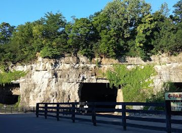 kentucky/bluegrass-region/attraction/louisville-mega-cavern