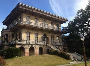 louisiana/lake-pontchartrain/attraction/the-luling-mansion