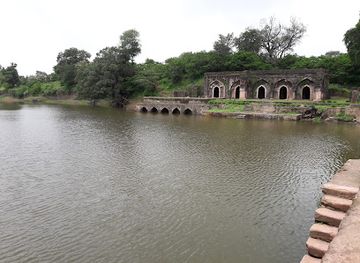 india/central-india/attraction/baz-bahadur-s-palace