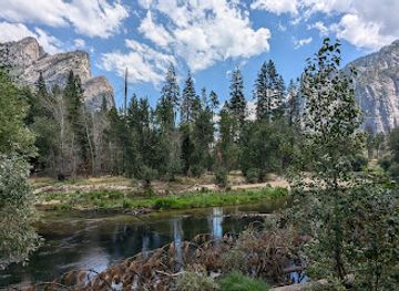 california/yosemite/attraction/yosemite-valley-welcome-center
