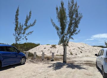 turks-and-caicos-islands/leeward-beach/attraction/smith-s-reef-parking