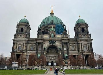 germany/berlin/attraction/robot-city-segway-tour-berlin