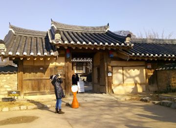 south-korea/gyeongju/attraction/historic-house-of-the-rich-man-choi-gyeongju