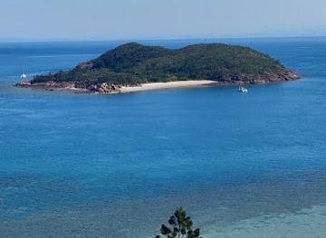 australia/whitsunday-islands/attraction/lindeman-islands-national-park