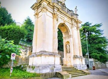 italy/verona/attraction/arch-of-the-little-stairs