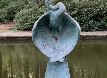 south-carolina/summerville/attraction/heron-and-the-sun-sculpture-in-the-south