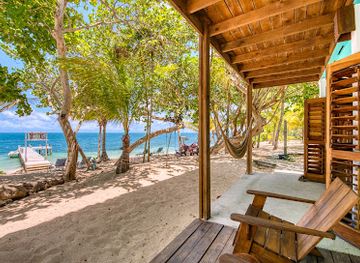 honduras/bay-islands/attraction/camp-bay-lodge-roatan
