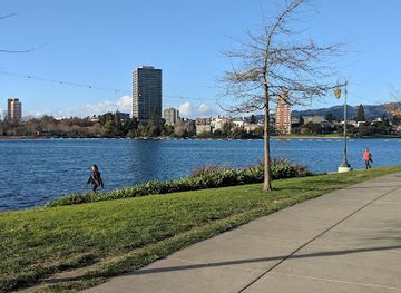 california/oakland/attraction/pine-knoll-park