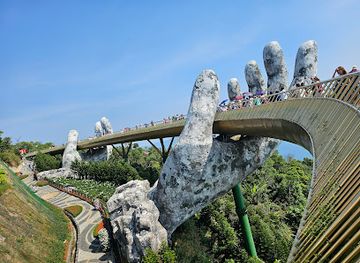 vietnam/da-nang/attraction/golden-bridge
