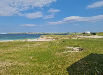 ireland/connemara-national-park/attraction/connemara-bay-beach