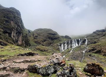peru/lares-trek/attraction/siete-cataratas-canchispaccha-qiswarani-lares