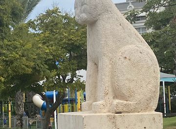 israel/ashdod/attraction/cat-s-guardians-sculpture
