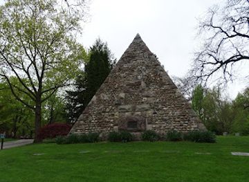 ohio/maumee-bay-state-park/attraction/historic-woodlawn-cemetery