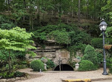 missouri/ozarks/attraction/grotto-spring