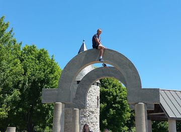 illinois/quad-cities/attraction/lindsay-park