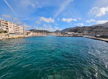 france/les-calanques-national-park/attraction/cassis-lighthouse
