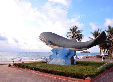 vietnam/vung-tau/front-beach/attraction/whale-statue
