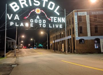 tennessee/bristol-motor-speedway/attraction/lost-state-distilling