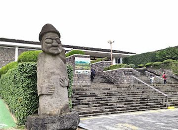 south-korea/jeju-city/attraction/jeju-folk-tour-town