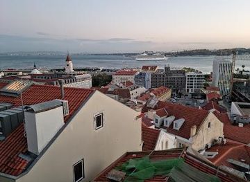 portugal/lisbon/attraction/miradouro-de-santa-catarina