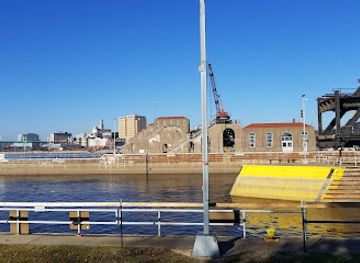 illinois/quad-cities/attraction/government-bridge