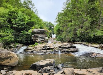 maryland/swallow-falls-state-park/attraction/swallow-falls-trailhead