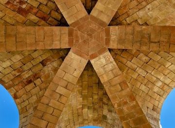 spain/alicante/attraction/monumento-eterno-del-amor