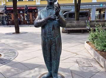 lithuania/kaunas/laisves-aleja/attraction/danieliaus-dolskio-statula