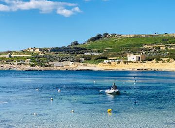 malta/ramla-bay/attraction/xatt-l-ahmar-salt-pans