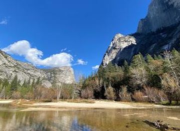 california/yosemite-village/attraction/mirror-lake